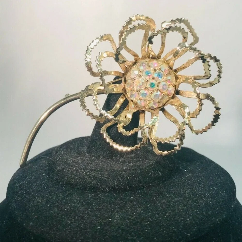 Gorgeous Vintage Sarah Coventry AB flower brooch